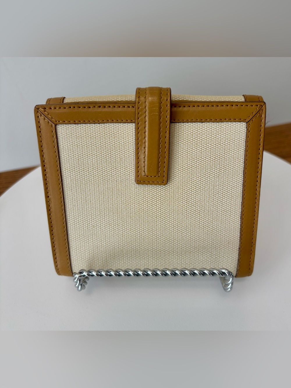 Gucci Bifold Beige Wallet with Tan Leather Double Snap Closure Compact, w/box - Picture 3 of 11